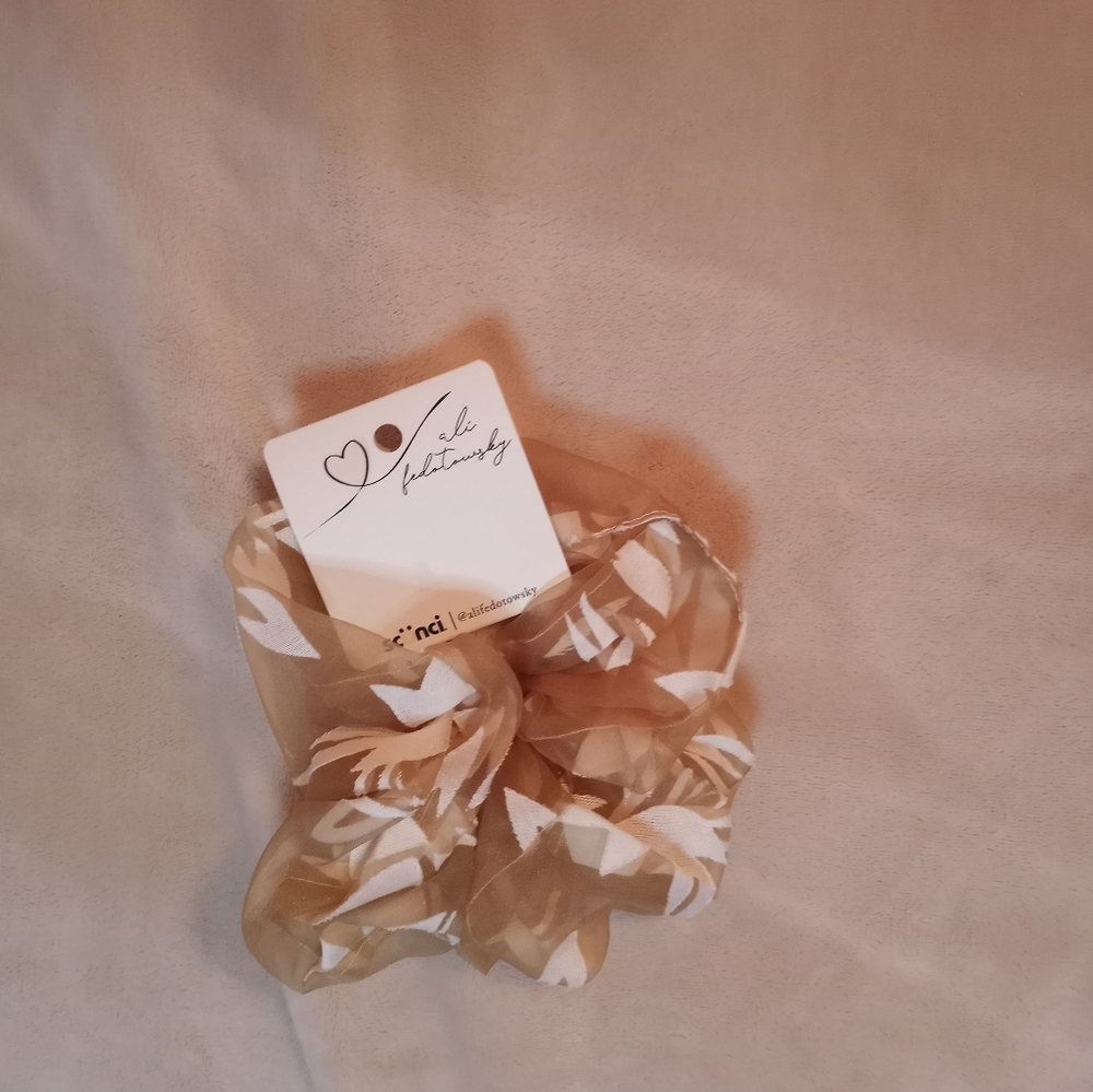 Gold and white hair tie.